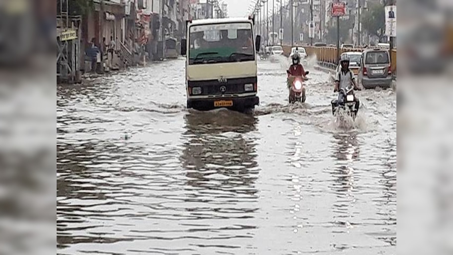 Rajasthan Weather Update: राजस्थान में जारी है भारी बारिश, ये जिले हुए जलमग्न, जानें आने वाले दिनों का हाल 