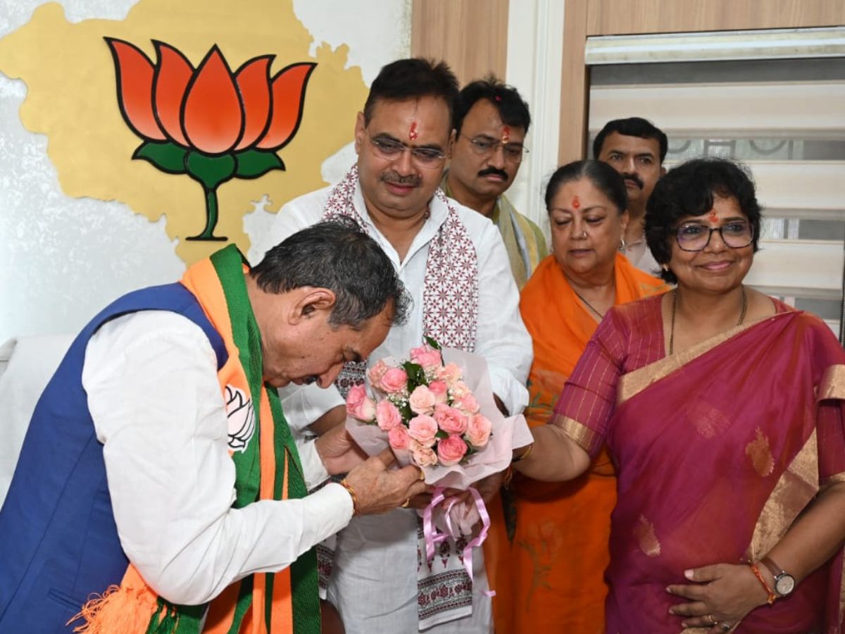 Rajasthan Politics : राजस्थान BJP के नए प्रदेशाध्यक्ष ने संभाला कार्यभार, जानें कौन हैं मदन राठौड़? Rajasthan Politics : राजस्थान BJP के नए प्रदेशाध्यक्ष ने संभाला कार्यभार, जानें कौन हैं मदन राठौड़?