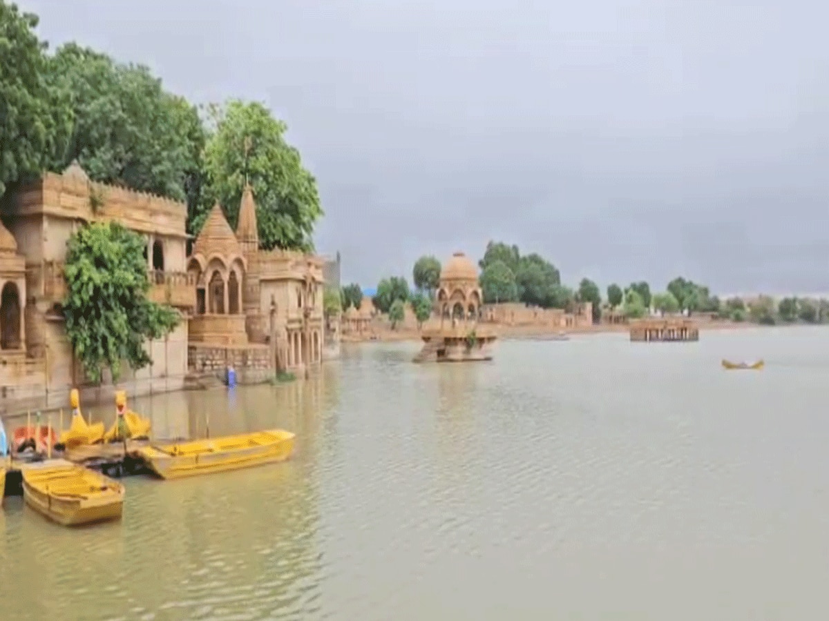 जैसलमेर में लगातार हो रही बारिश,  कक्षा 1 से 12 तक की सभी स्कूलों में अवकाश किया घोषित  