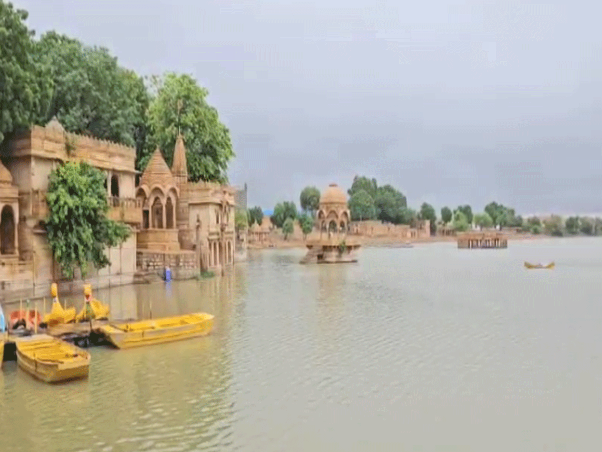 जैसलमेर में लगातार हो रही बारिश, कक्षा 1 से 12 तक की सभी स्कूलों में अवकाश किया घोषित जैसलमेर में लगातार हो रही बारिश, कक्षा 1 से 12 तक की सभी स्कूलों में अवकाश किया घोषित