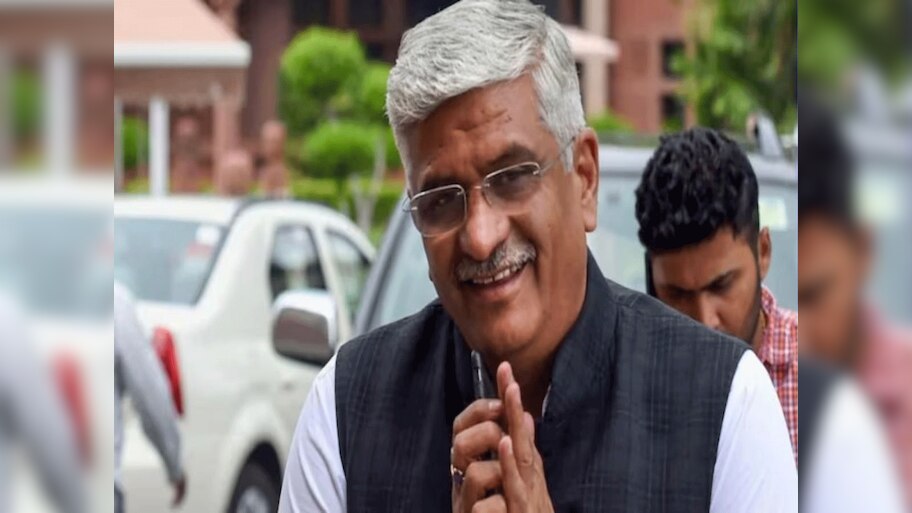 मंत्री गजेंद्र सिंह शेखावत पहुंचे जोधपुर, आमजन से मुलाकात कर सुनी समस्याएं 