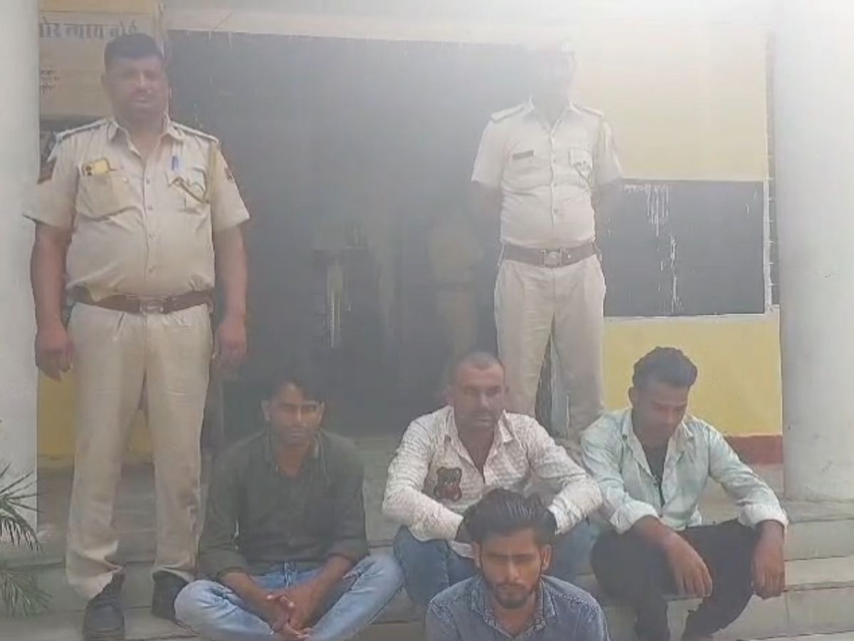Karauli News: मासलपुर थाना पुलिस की बड़ी कार्रवाई, अवैध हथियार के साथ तीन को किया गिरफ्तार Karauli News: मासलपुर थाना पुलिस की बड़ी कार्रवाई, अवैध हथियार के साथ तीन को किया गिरफ्तार
