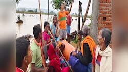 Garhwa News: बाढ़ में फंसे लोगों को प्रशासन ने कराया रेस्क्यू, सभी लोग है सुरक्षित