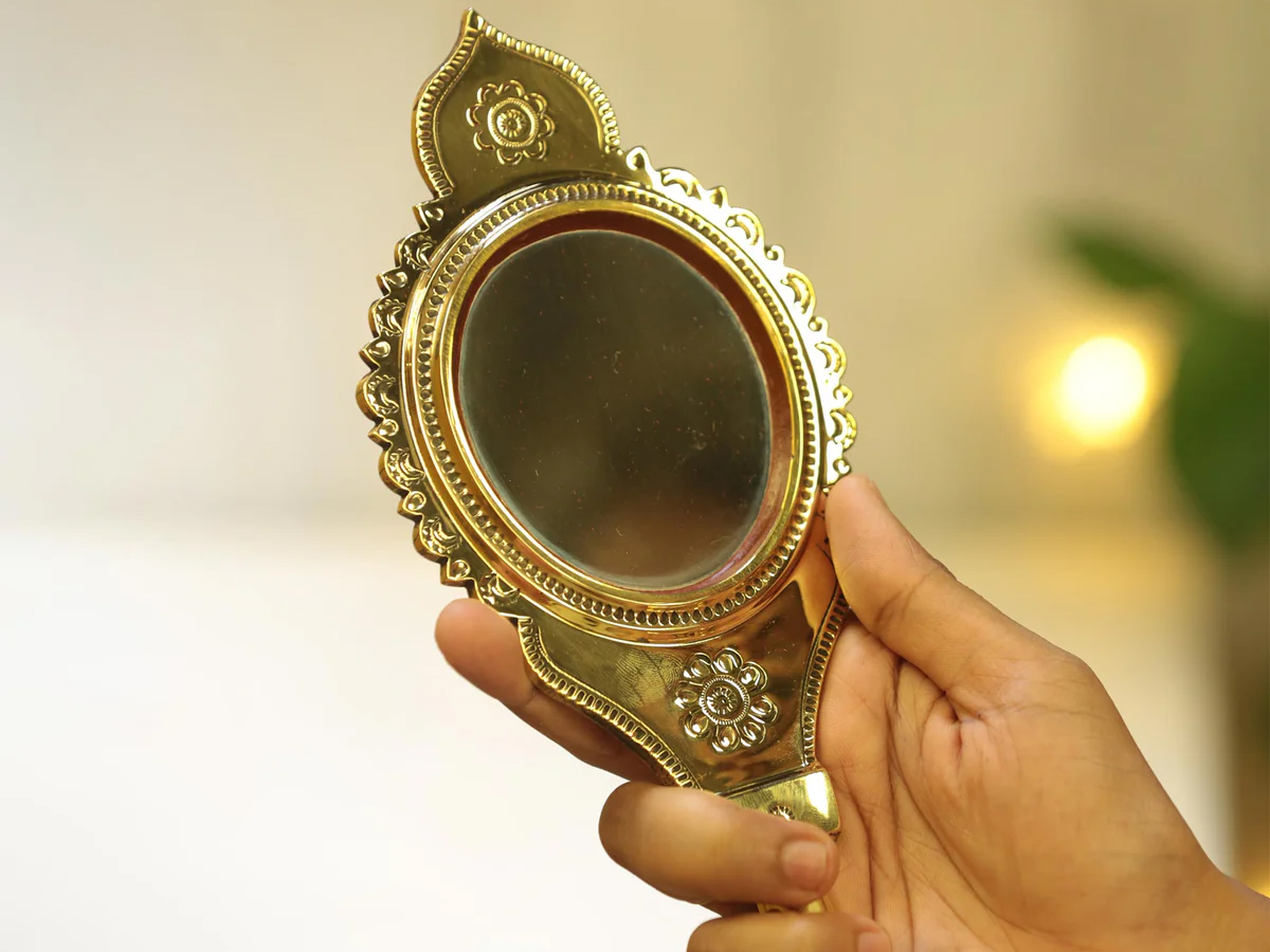 shishe ka avishkar kisne kiya who invented mirror Who saw his face in ...