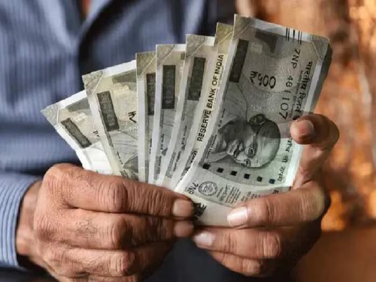 पैसों की तंगी से परेशान