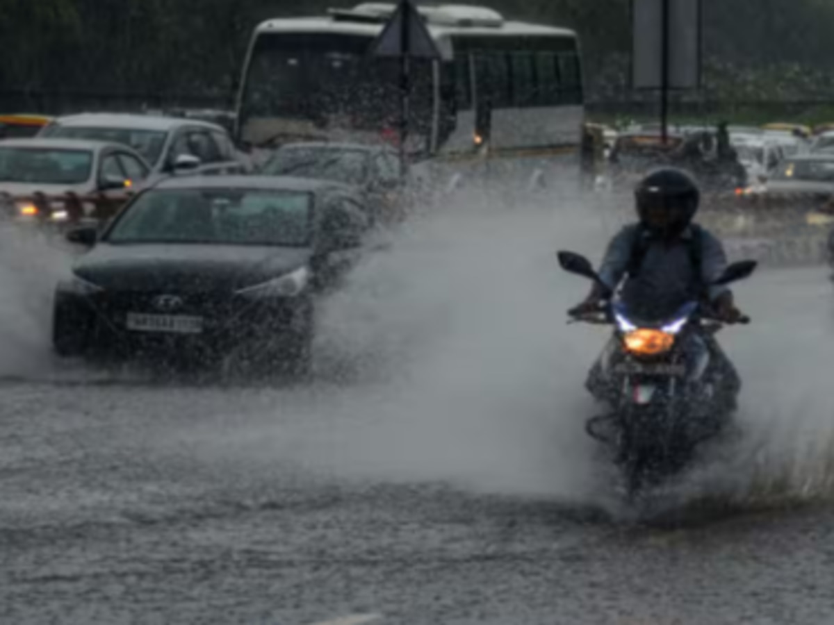 Delhi weather: दिल्ली के लोग कर ले तैयारी, पूरे हफ्ते बारिश के आसार, चलेगी तेज हवाएं