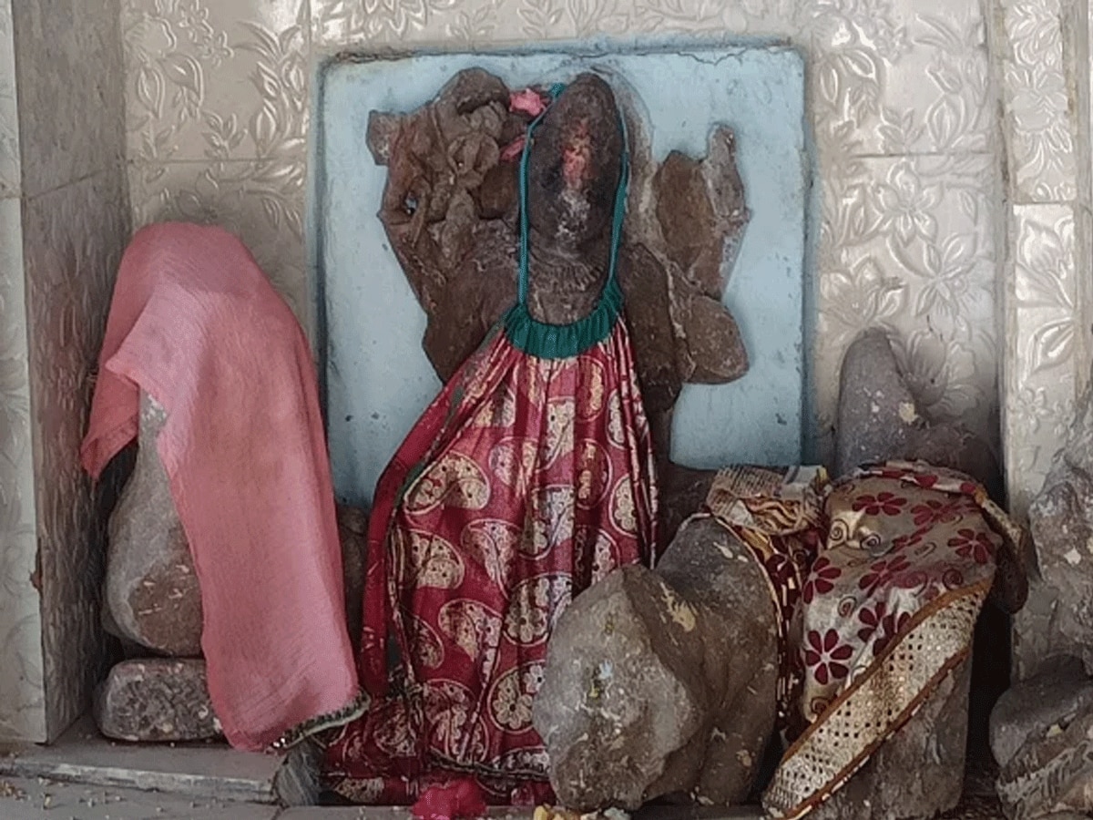 Rajasthan Kota bijolia viilage groom breastfeeds mother before wedding mounts mare