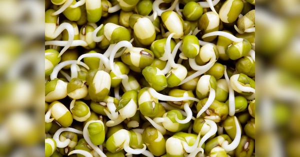 ankurit moong khane ke fayde । Eat a handful of sprouted moong every ...