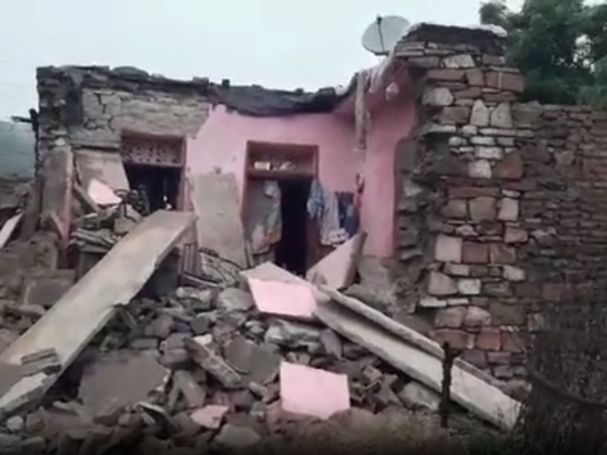Bundi News: बरसात का खौफनाक मंजर, घर ढहने से दबीं दो बहनें, एक की... Bundi News: बरसात का खौफनाक मंजर, घर ढहने से दबीं दो बहनें, एक की...