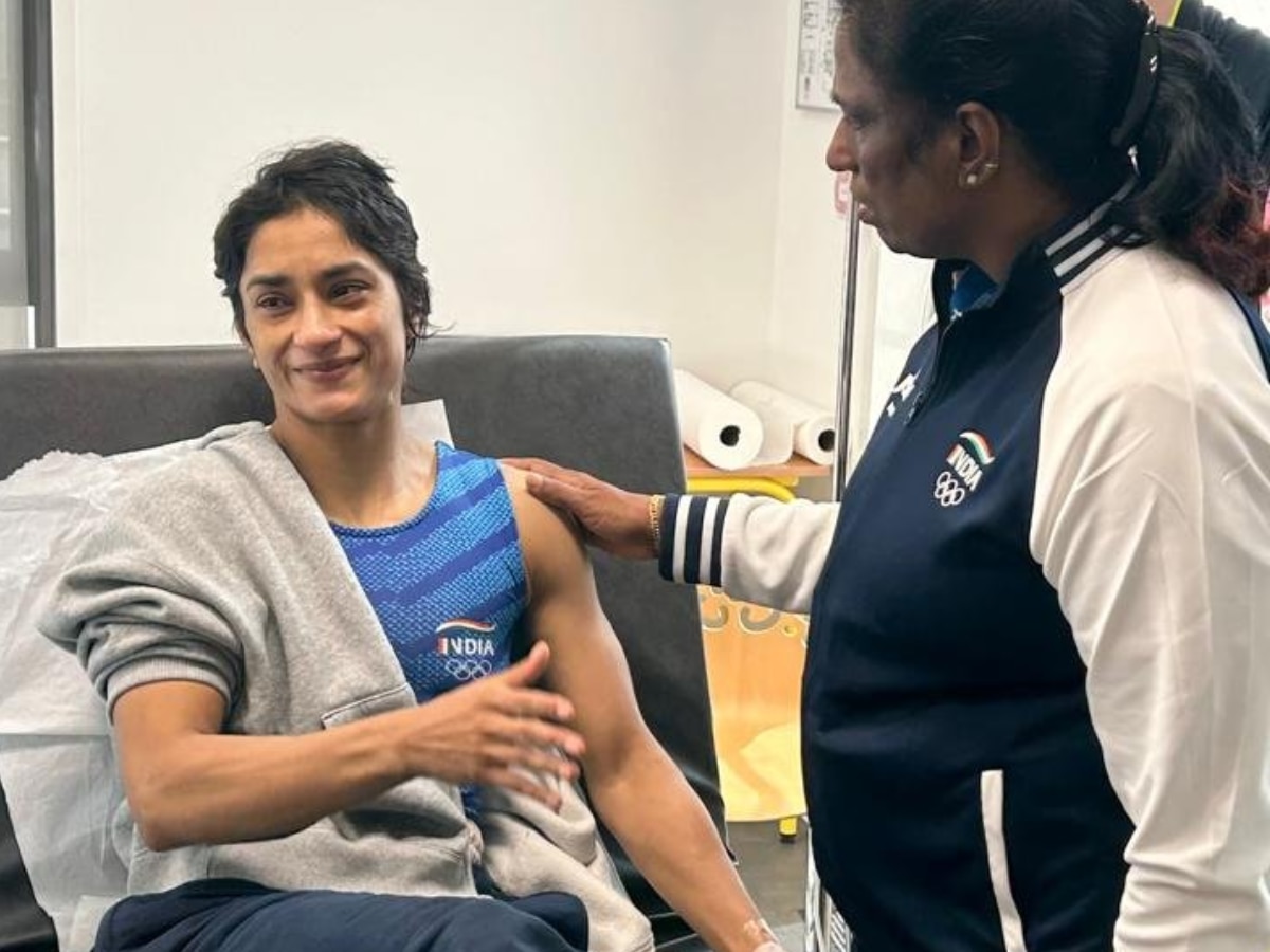 Vinesh Phogat : कटे बाल, आंखें सूजी और हाथ में ड्रिप... विनेश की अस्पताल से आई तस्वीर में दिख रहा मेडल से दूरी का दर्द