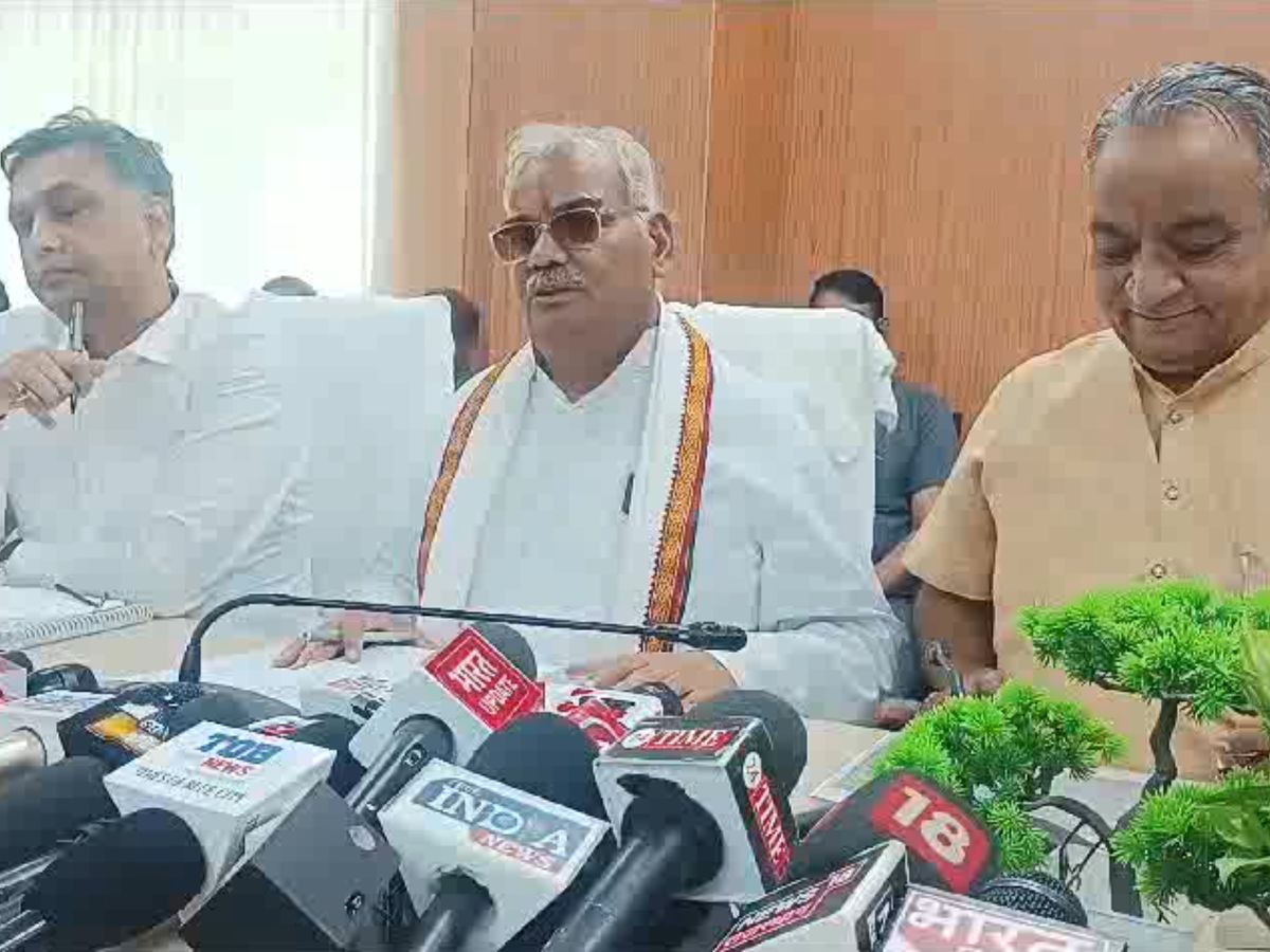 Jodhpur News: दो दिवसीय जोधपुर दौरे पर रहे मदन दिलावर, बैठक में अधिकारियों से शहर का लिया फीडबैक 