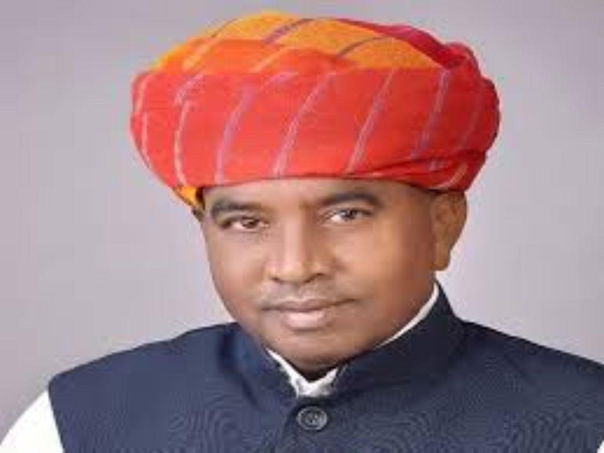 Udaipur News: सलूंबर विधायक अमृतलाल मीणा का निधन, अंतिम संस्कार में CM भजनलाल सहित अन्य राजनीतिज्ञ हुए शामिल Udaipur News: सलूंबर विधायक अमृतलाल मीणा का निधन, अंतिम संस्कार में CM भजनलाल सहित अन्य राजनीतिज्ञ हुए शामिल
