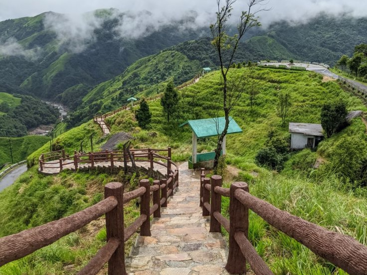 Best places to visit in meghalaya for a trip with friend including Shillong and Mawsynram | पहाड़ घूमनें के शौकिन है तो सस्ते में बना ले मेघालय घूमनें का प्लान, दोस्तों संग