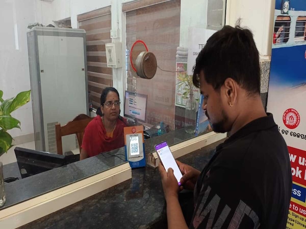 ଖୋର୍ଦ୍ଧାରୋଡ୍ ରେଳ ମଣ୍ଡଳ ପକ୍ଷରୁ ଟିକଟ ବୁକିଂ କାଉଣ୍ଟରରେ କ୍ୟୁଆର କୋଡ୍ ଆରମ୍ଭ 