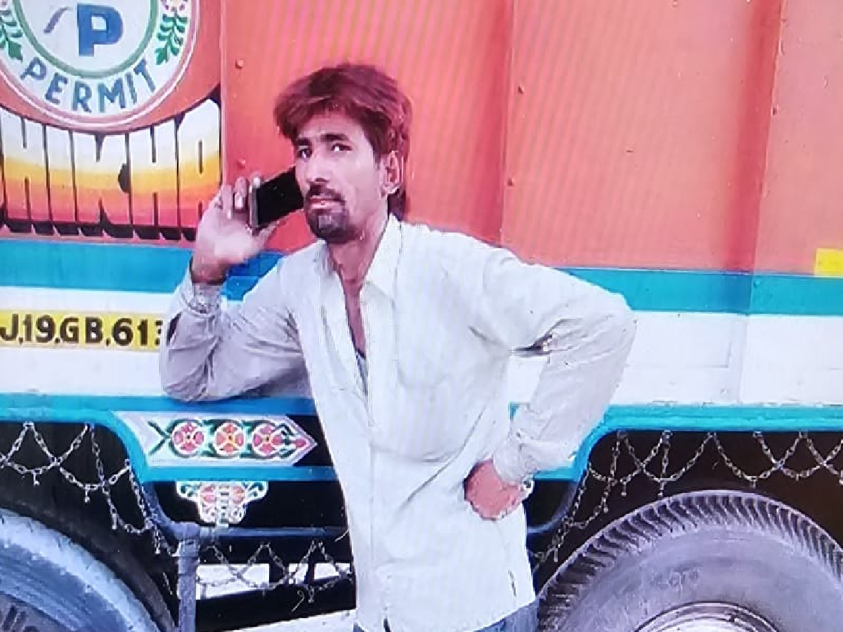 Barmer News: पड़ोस की भाभी से अवैध संबंध बनाना युवक को पड़ा महंग, परिजनों ने पीट-पीट कर बेरहमी से कर दी हत्या Barmer News: पड़ोस की भाभी से अवैध संबंध बनाना युवक को पड़ा महंग, परिजनों ने पीट-पीट कर बेरहमी से कर दी हत्या