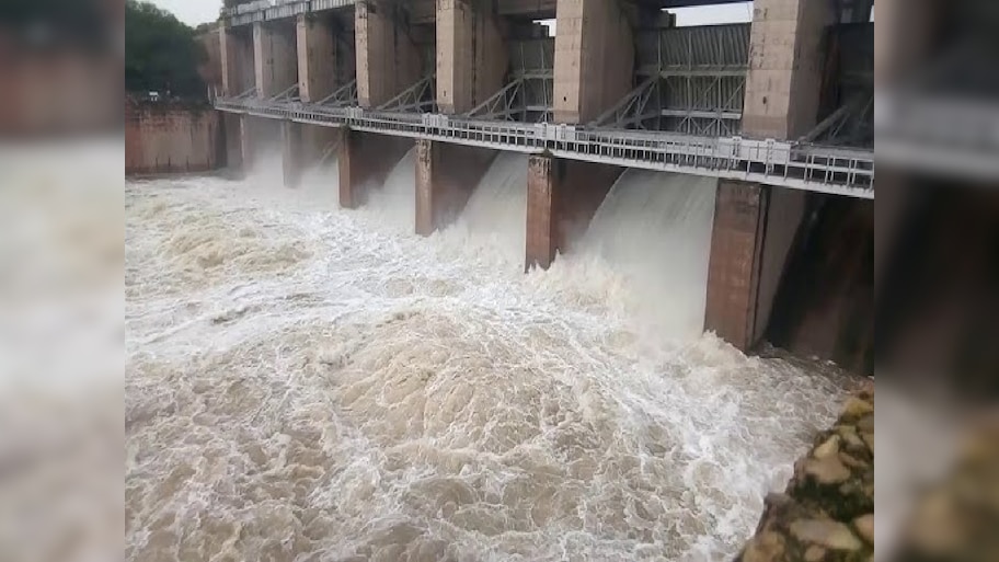 Karauli News: भारी बारिश के चलते फिर लबालब हुआ पांचना बांध, खोलने पड़े 3 गेट