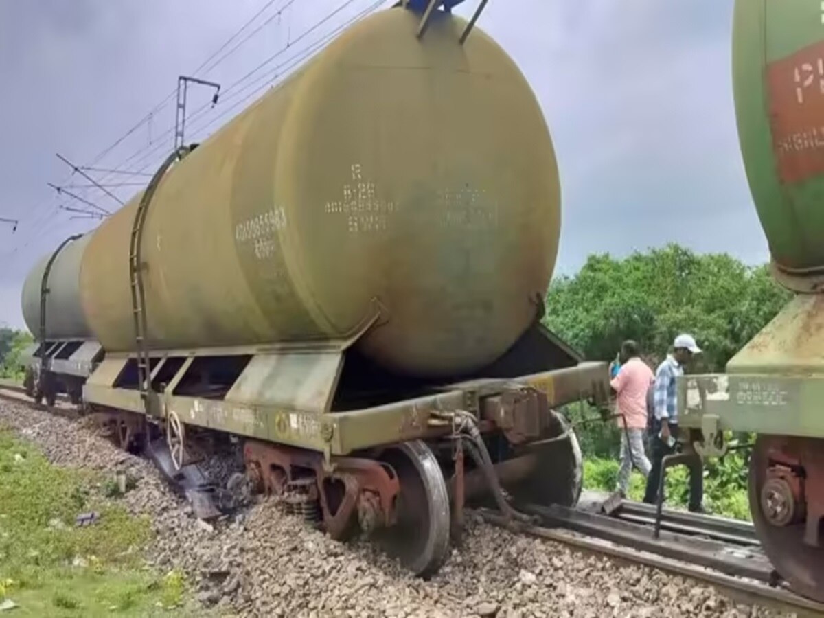 मालगाड़ी दुर्घटनाग्रस्त