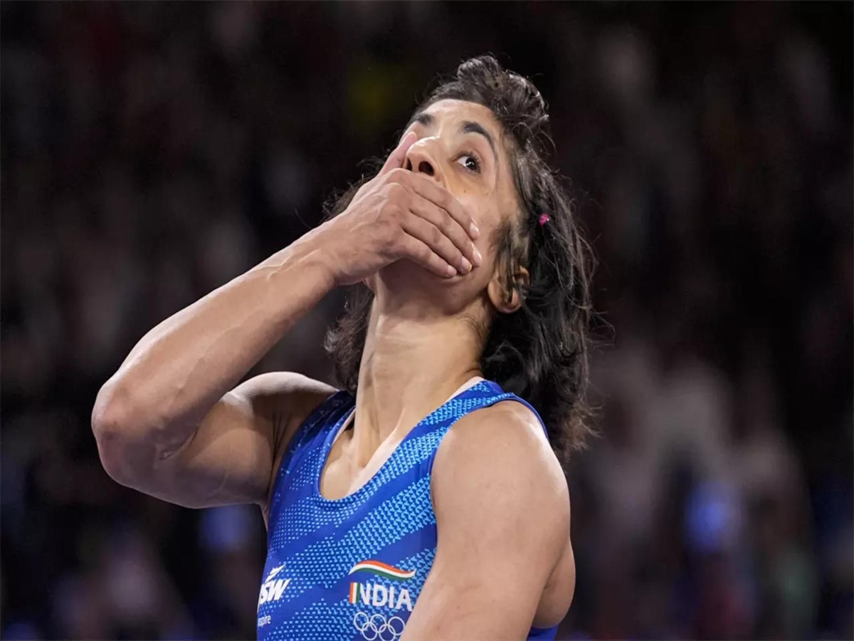 Vinesh Phogat News: हरियाणा की सड़कों पर उतरे AAP का आरोप- इस वजह से हारीं विनेश, कह दी बड़ी बात