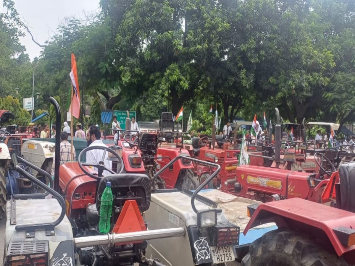 Farmers Protest: 2 KM लंबी ट्रैक्टर की कतार, JCB से पुलिस ने रोका तो DJ बजाकर किया डांस, NCR में किसानों का प्रदर्शन