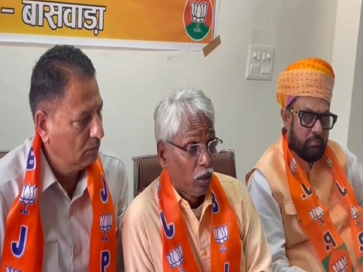 Rajasthan Politics: बीजेपी नेता मालवीया ने सांसद रोत पर साधा निशाना, कहा- निजी स्वार्थ के लिए युवाओं को भड़का रहे... Rajasthan Politics: बीजेपी नेता मालवीया ने सांसद रोत पर साधा निशाना, कहा- निजी स्वार्थ के लिए युवाओं को भड़का रहे...