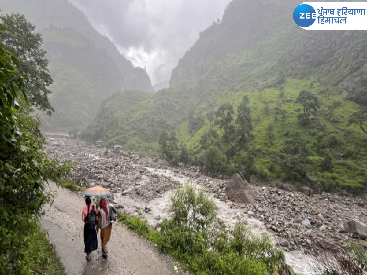 Himachal Pradesh Weather: हिमाचल प्रदेश के कई हिस्सों में भारी बारिश, राज्य की 135 सड़कें बंद, जानें मौसम का हाल