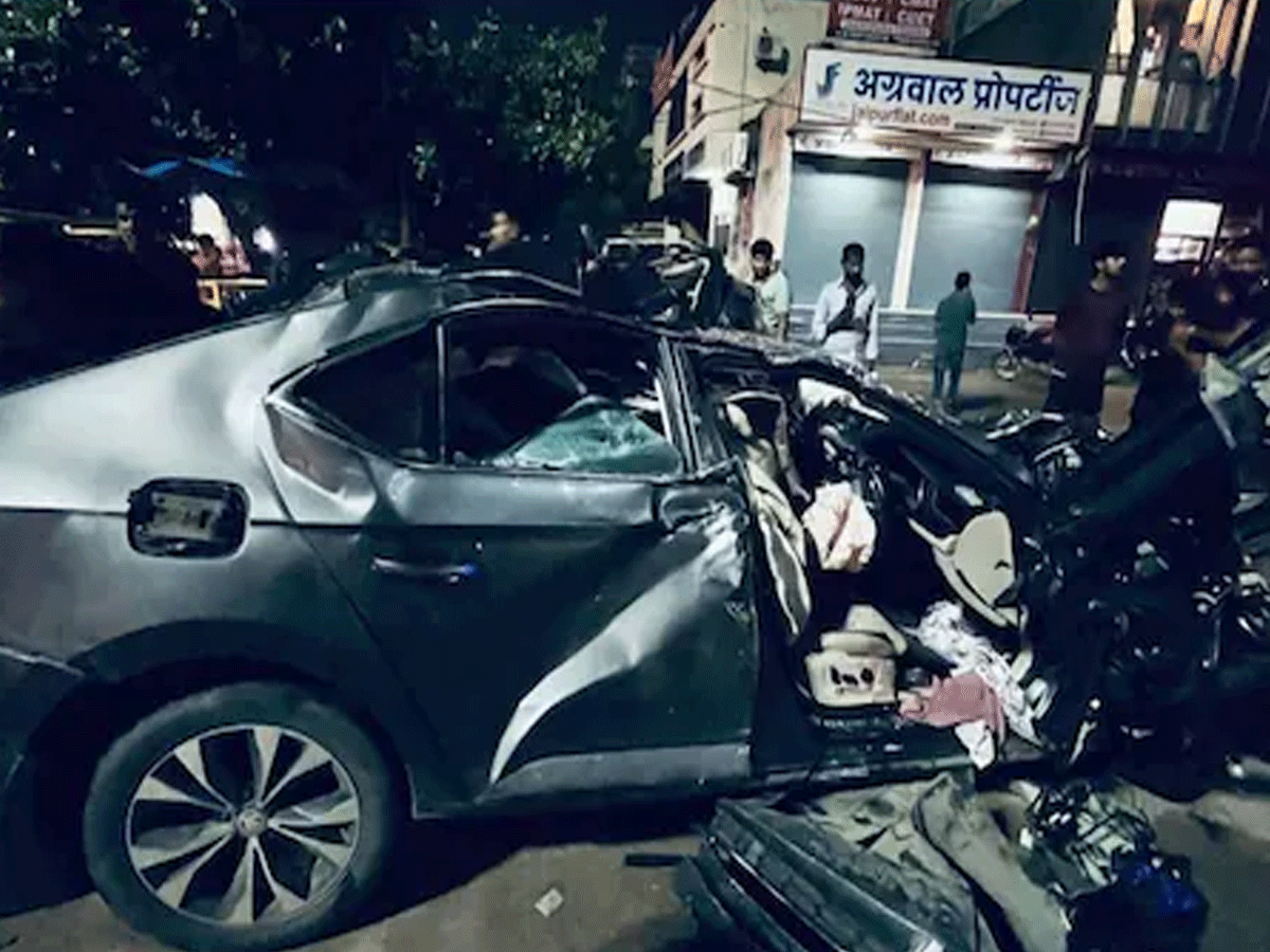 जयपुर में भीषण हादसा, कार और ट्रक में हुई जोरदार टक्कर, तीन की मौत जयपुर में भीषण हादसा, कार और ट्रक में हुई जोरदार टक्कर, तीन की मौत