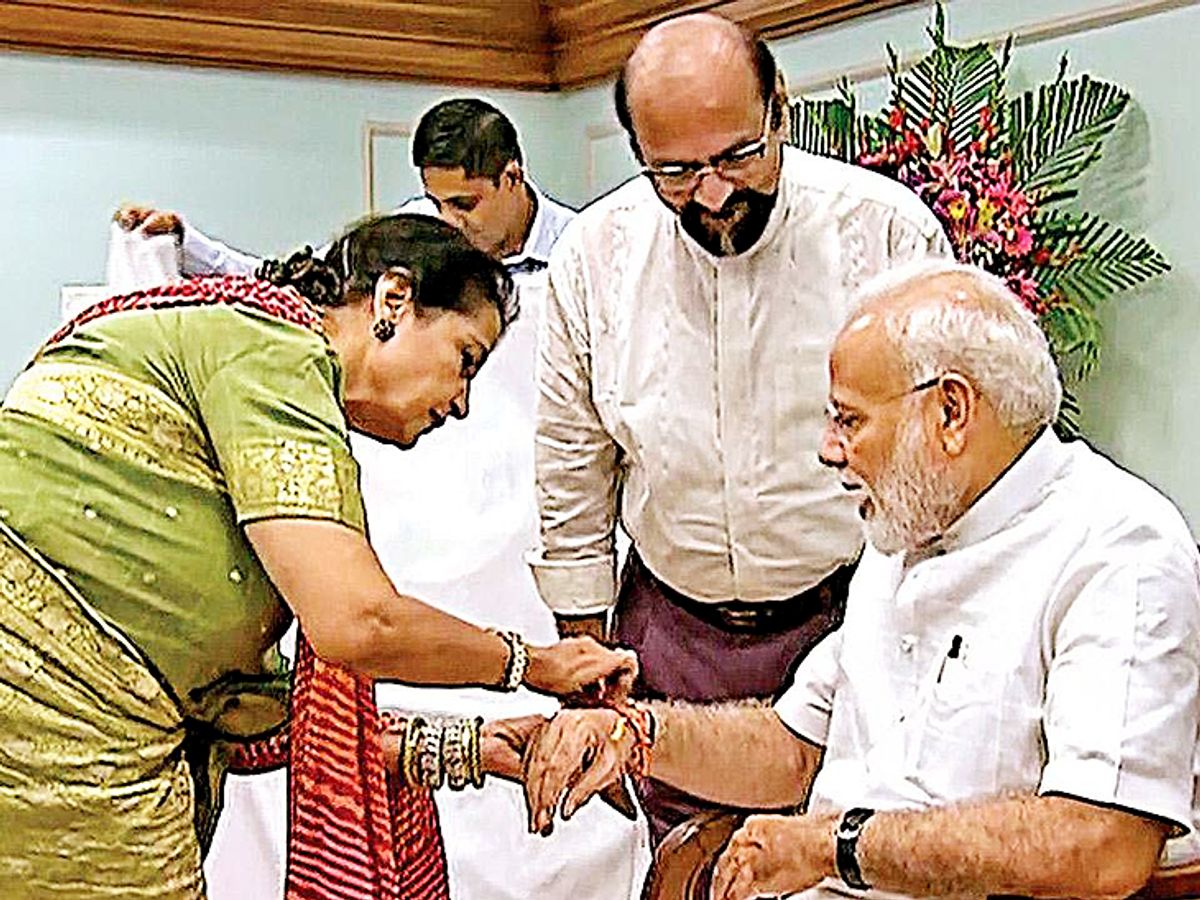 Qari Raksha Qamar Mohsin Sheikh Pm narendra modi sister who will tie rakhi on ...