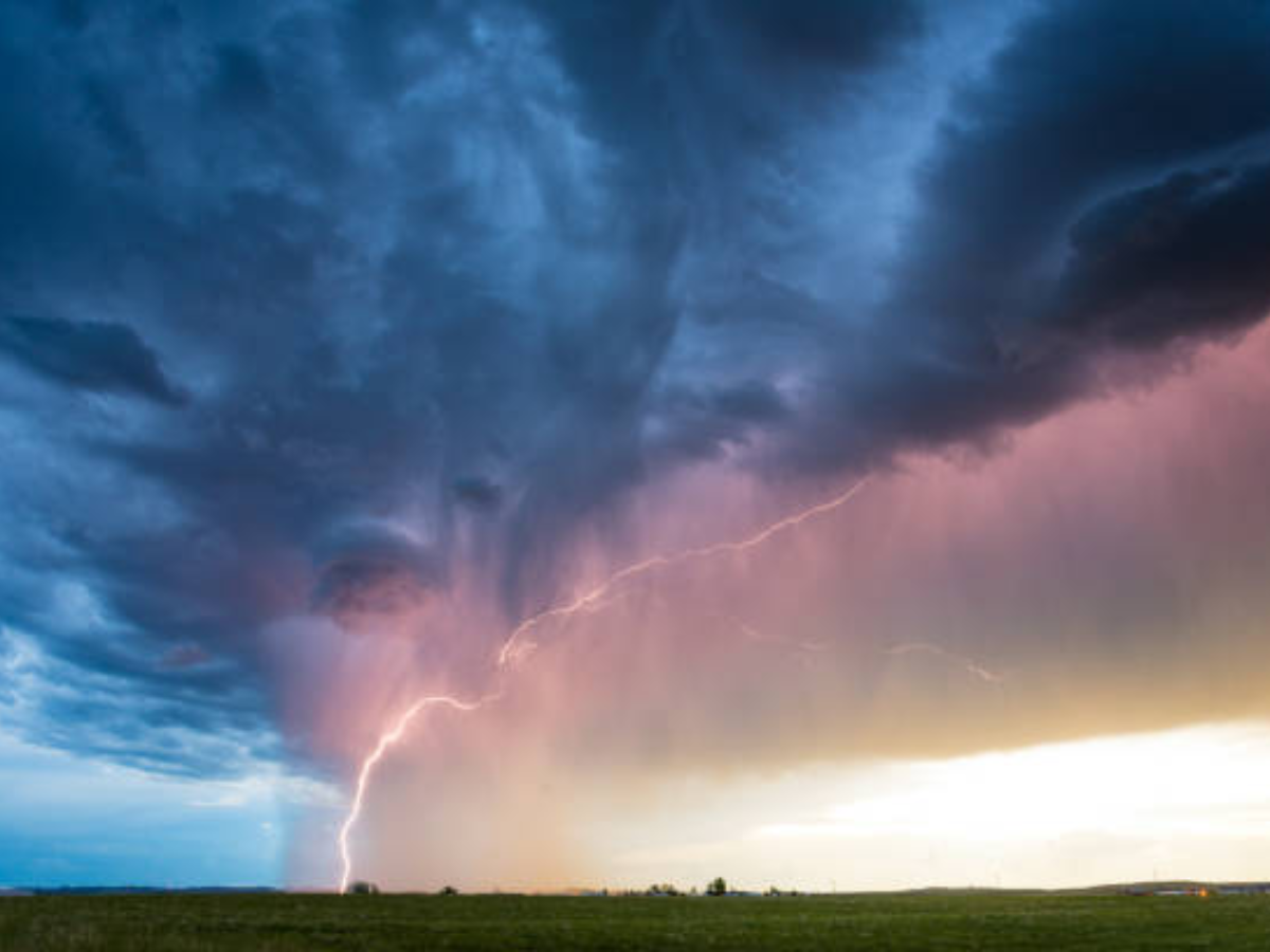 Today Weather: फिर से एक्टिव हुआ मानसून... दिल्ली-यूपी, राजस्थान समेत आधे भारत में आसमान से बरसेगी आफत की बारिश, पढ़ें वेदर अपडेट