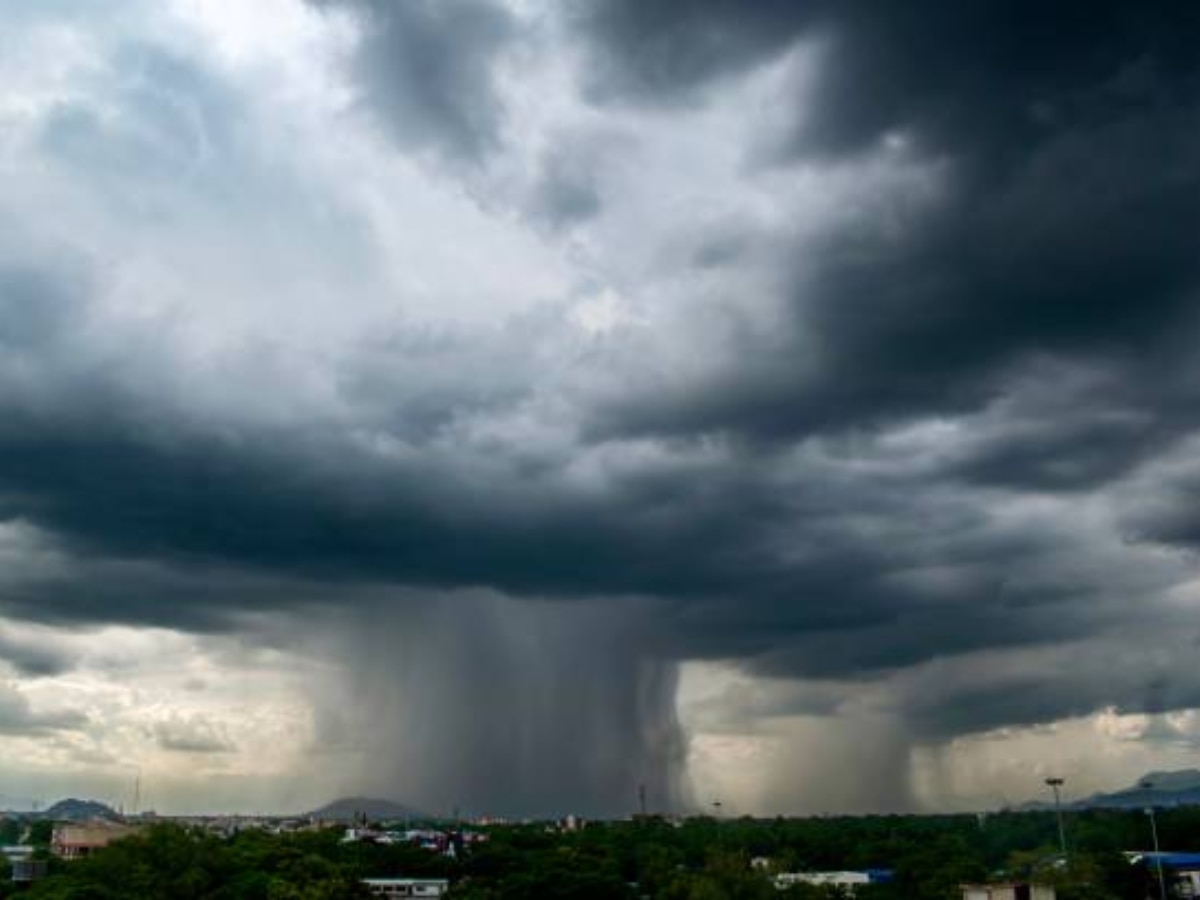 Rajasthan Rain Alert : राजस्थान में भयानक हो रहा मानसून... चक्रवाती तूफान बनने के बाद कई जिलों में Red Alert जारी