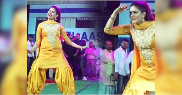 Sapna Choudhary के स्टेज पर आते ही आउट और कंट्रोल हुए लोग, हर एक ठुमके ने बनाया दीवाना, देखें- वीडियो