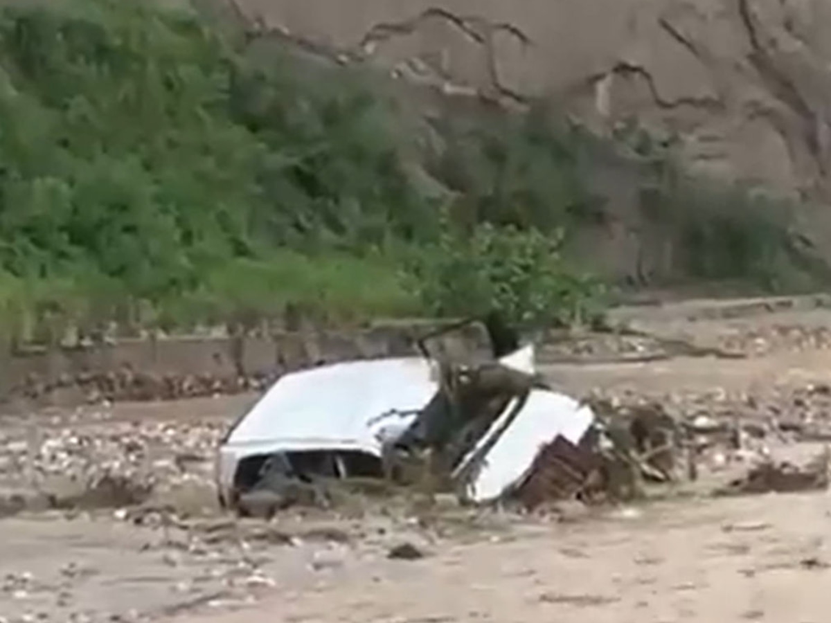 Himachal Flood: बाढ़ ने एक ही परिवार के आठ लोगों की ले ली जिंदगी, एक साथ हुआ अंतिम संस्कार