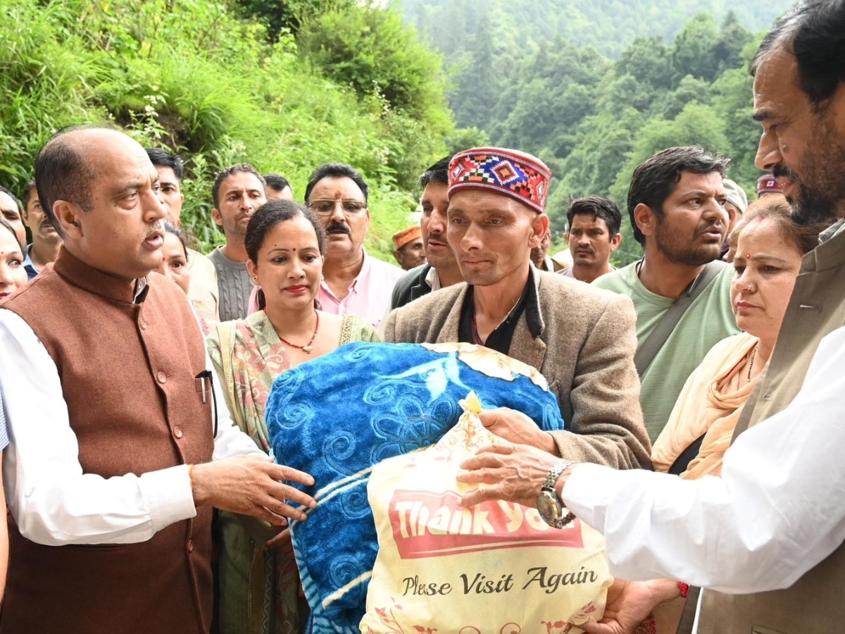 Himachal News: आपदा प्रभावित द्रंग विधानसभा के राजबन पहुंचे नेता प्रतिपक्ष जयराम ठाकुर, हर संभव मदद का दिया भरोसा