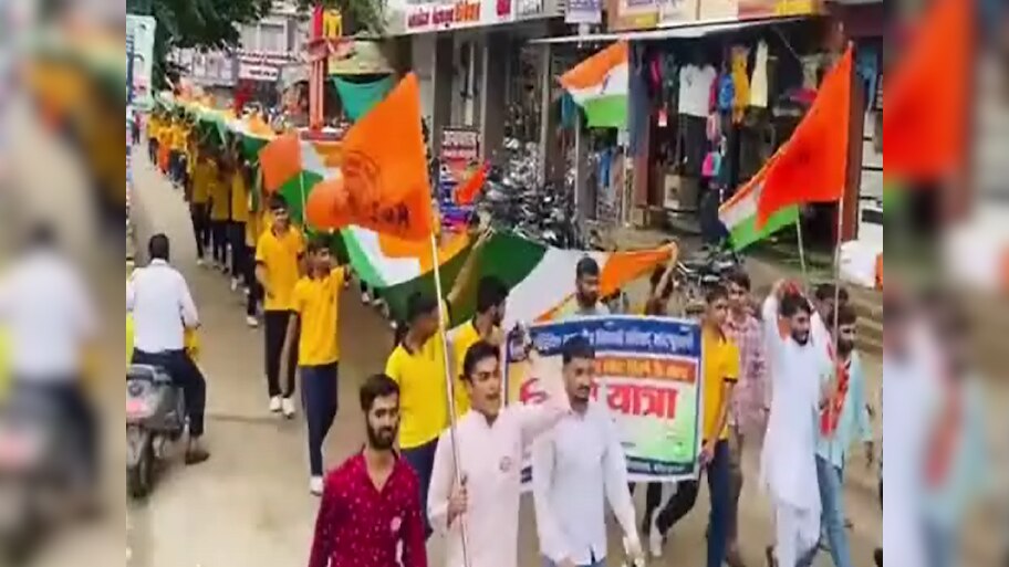 Jaipur News: विद्यार्थियों में दिखा देश प्रेम का जोश, 151 फीट तिरंगे के साथ ABVP ने निकाली तिरंगा यात्रा