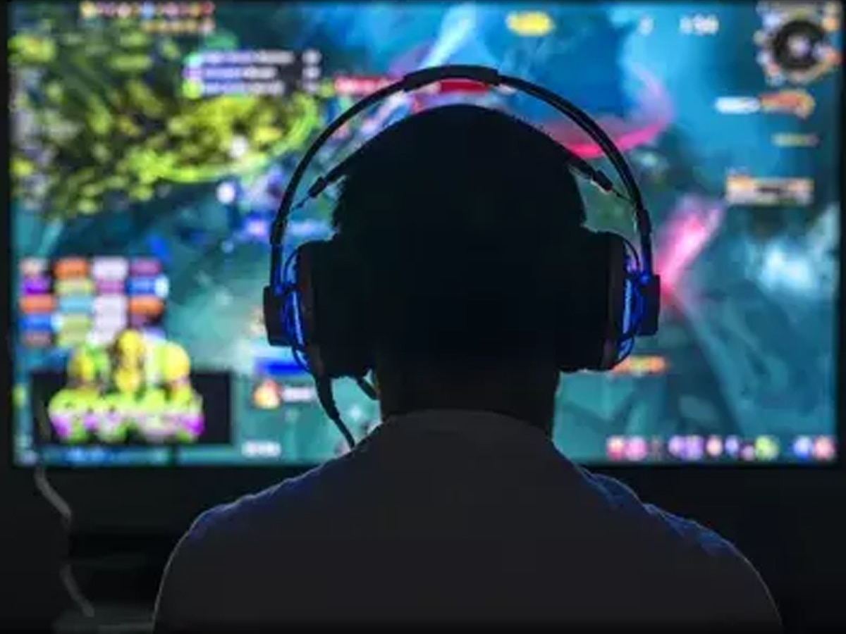 Online Gaming: बेटे को लगी ऑनलाइन गेमिंग की लत.. कर्जा इतना बढ़ गया कि मां-बाप ने सुसाइड कर लिया