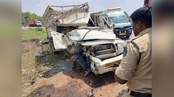 कौशांबी में श्रद्धालुओं से भरी पिकअप गाड़ी खड़ी कंटेनर से भिड़ी, महिला सहित 3 की मौत