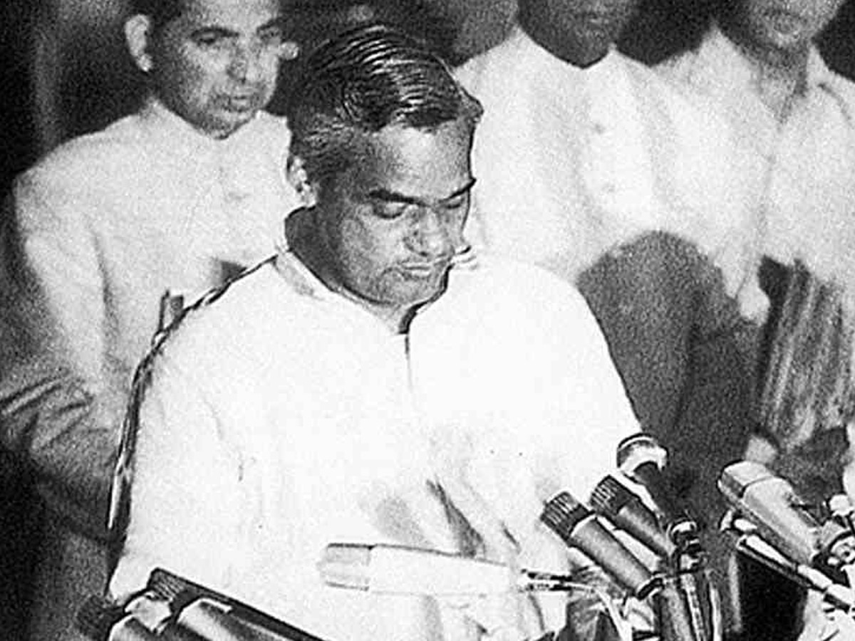 Atal Bihari Vajpayee Death Anniversary 10 famous poems of atal ji ki 10 ...