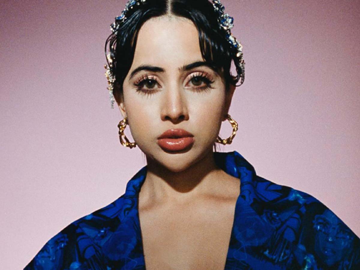 Urfi Javed web series Follow Kar Lo Yaar based on her life Trailer release | मेरा घर बेटी के पैसों से चलता है... उर्फी जावेद की जिंदगी पर बनी वेब सीरीज 'फॉलो