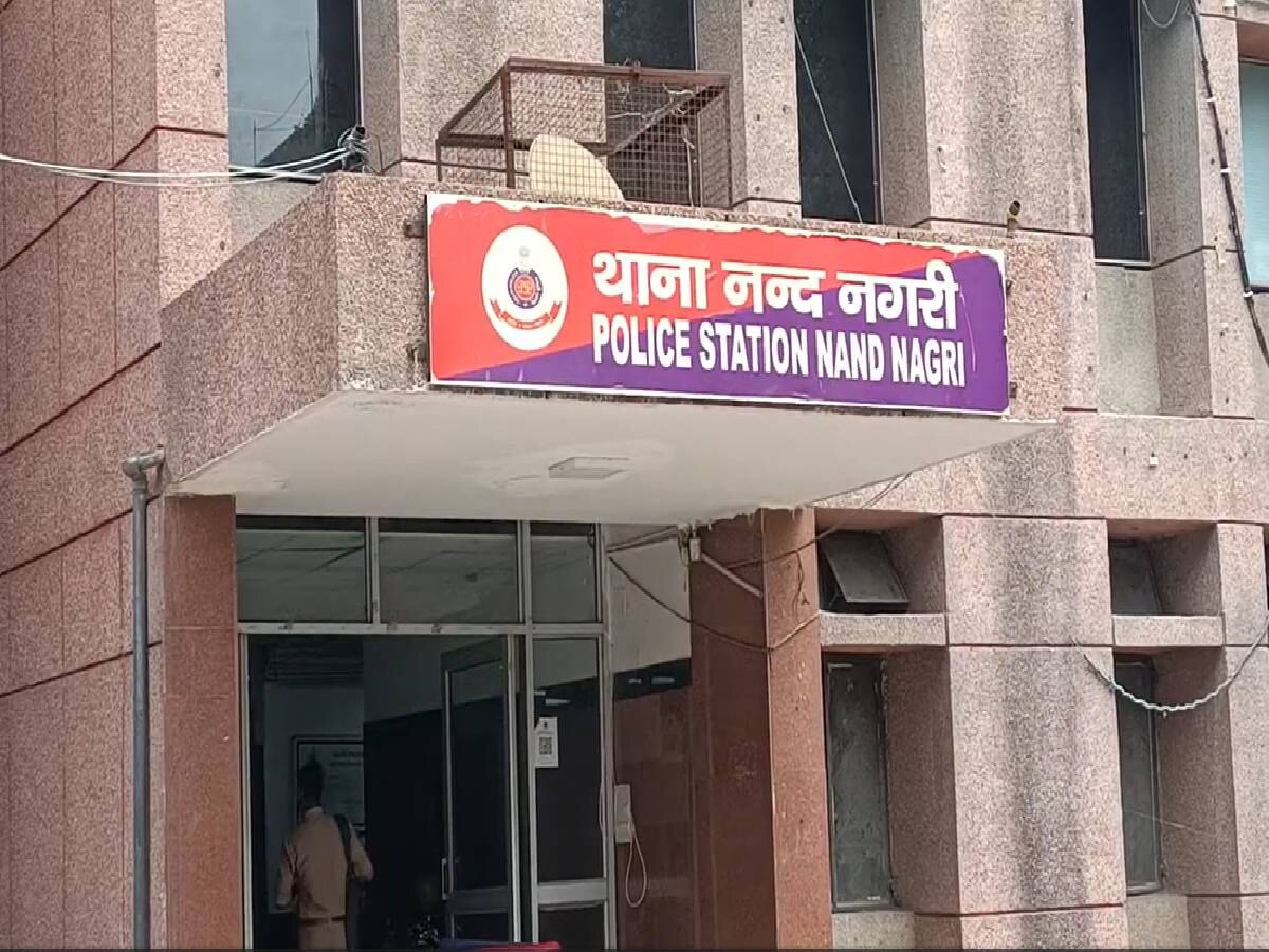 Delhi: संगठित अपराध को बढ़ावा देने वाले 7 पुलिसकर्मियों पर गिरी गाज, DCP ने किया लाइन हाजिर