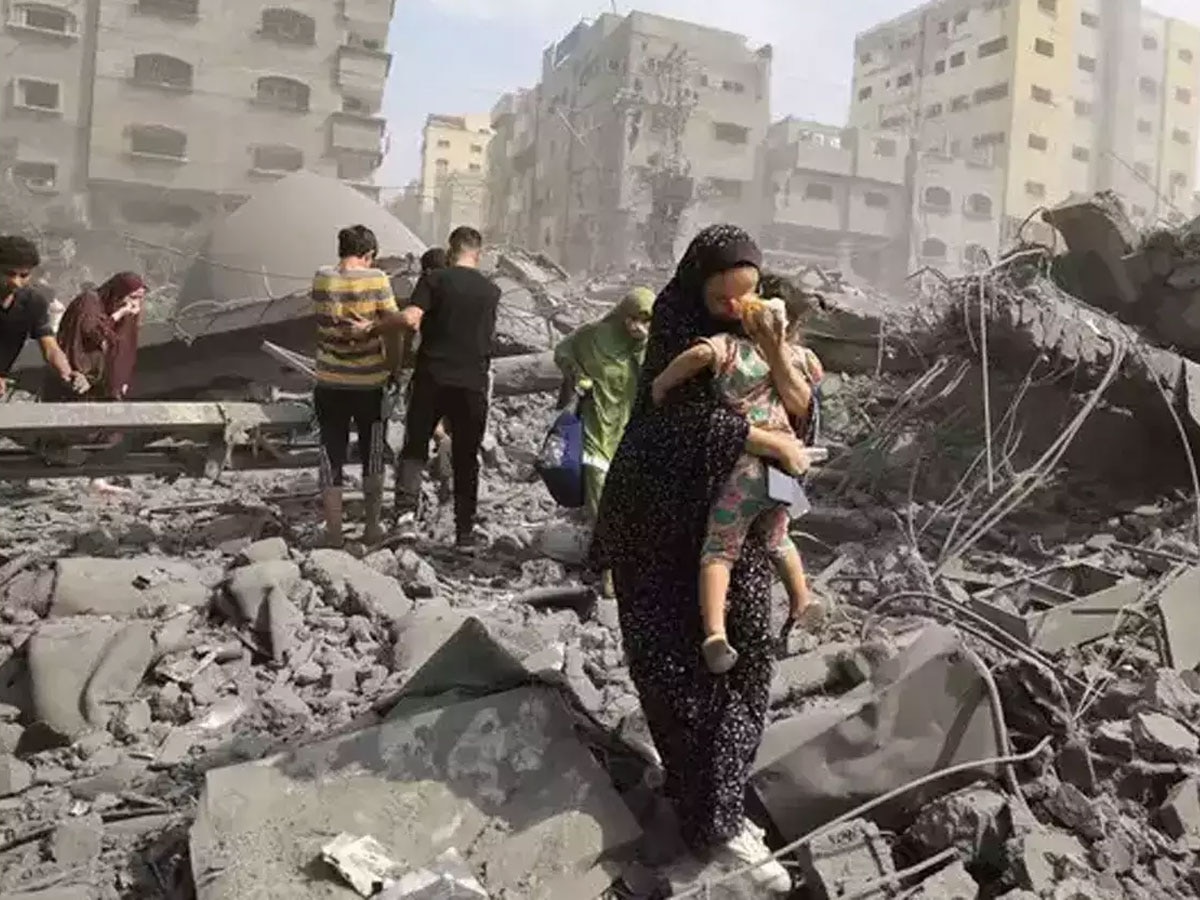 Gaza War Update: इजरायली फौज ने गाजा के स्कूल और रिफ्यूजी कैंपों पर की बमों की बारिश, 52 की मौत