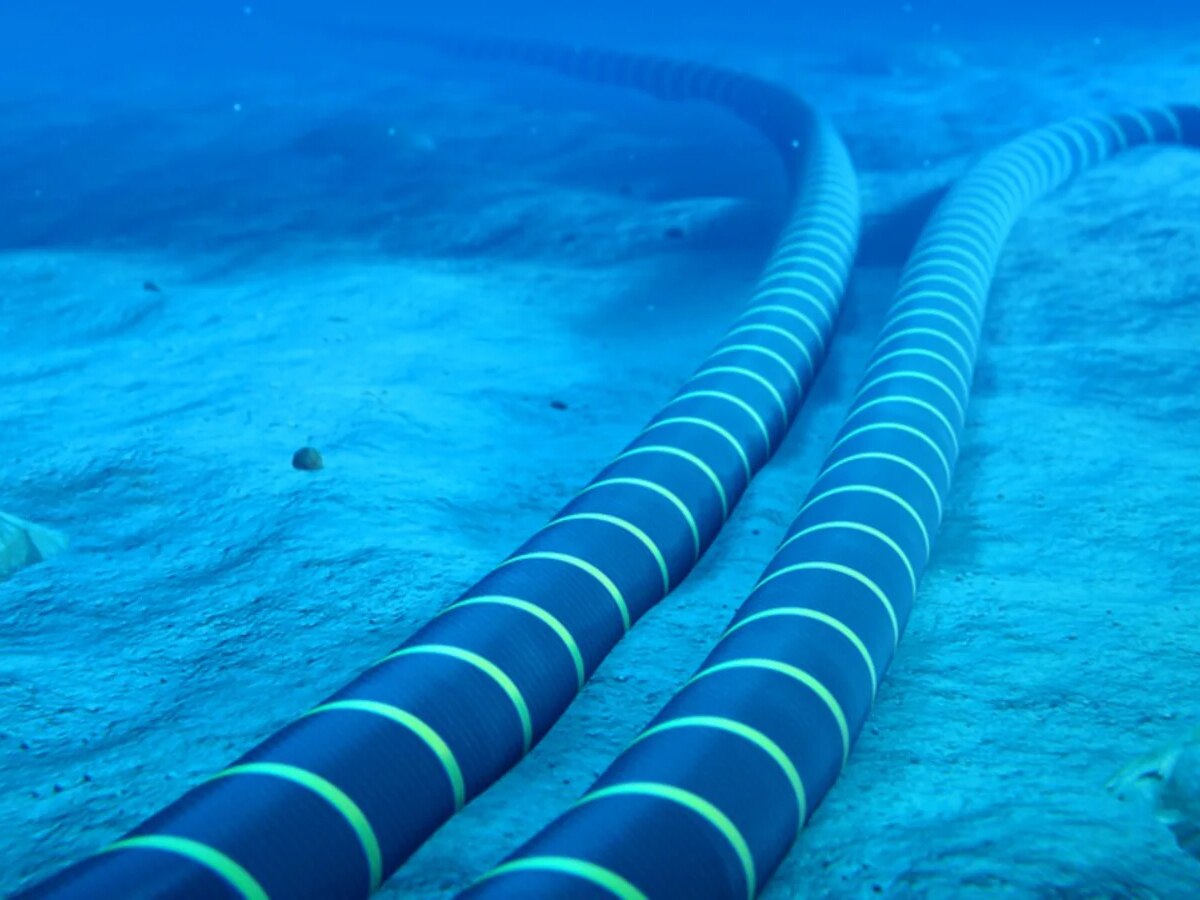 Mukesh Ambani Reliance Jio Ready To Built subsea cable network For ...