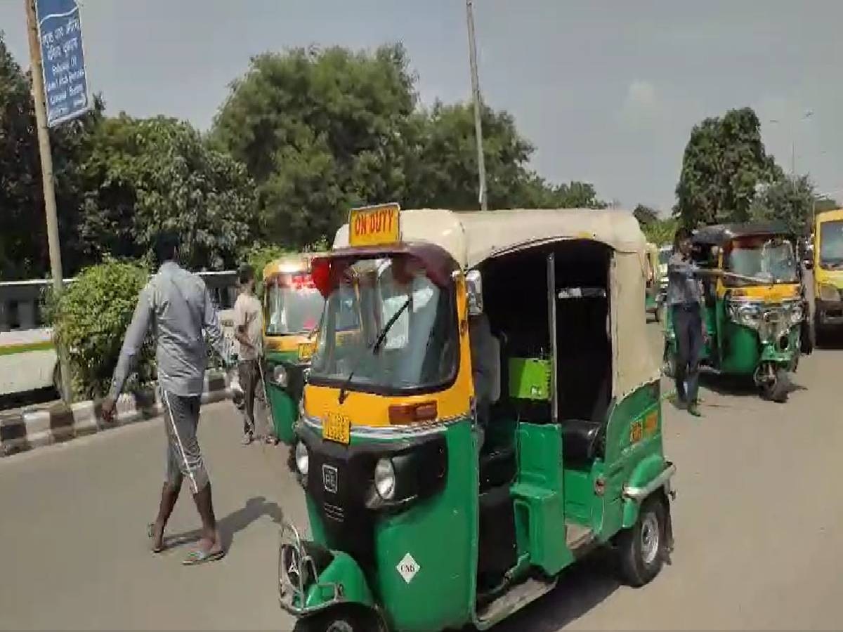 Auto Taxi Strike: लोगों के लिए राहतभरी खबर, दिल्ली के इन इलाकों में नहीं दिख रहा ऑटो-टैक्सी की हड़ताल का असर