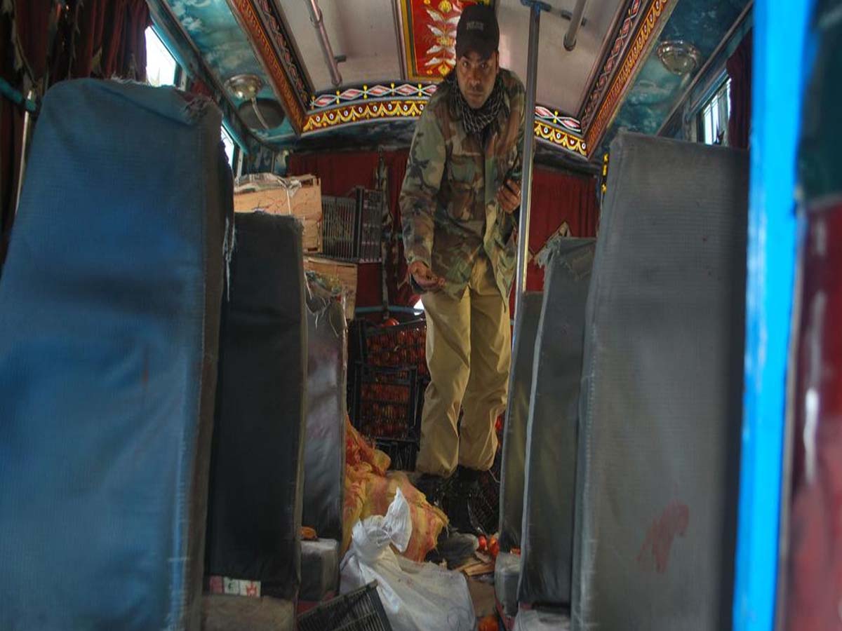 Pakistan School Bus Attack: पाकिस्तान में स्कूल बस पर आतंकी हमला, 2 बच्चों की मौत Pakistan School Bus Attack: पाकिस्तान में स्कूल बस पर आतंकी हमला, 2 बच्चों की मौत