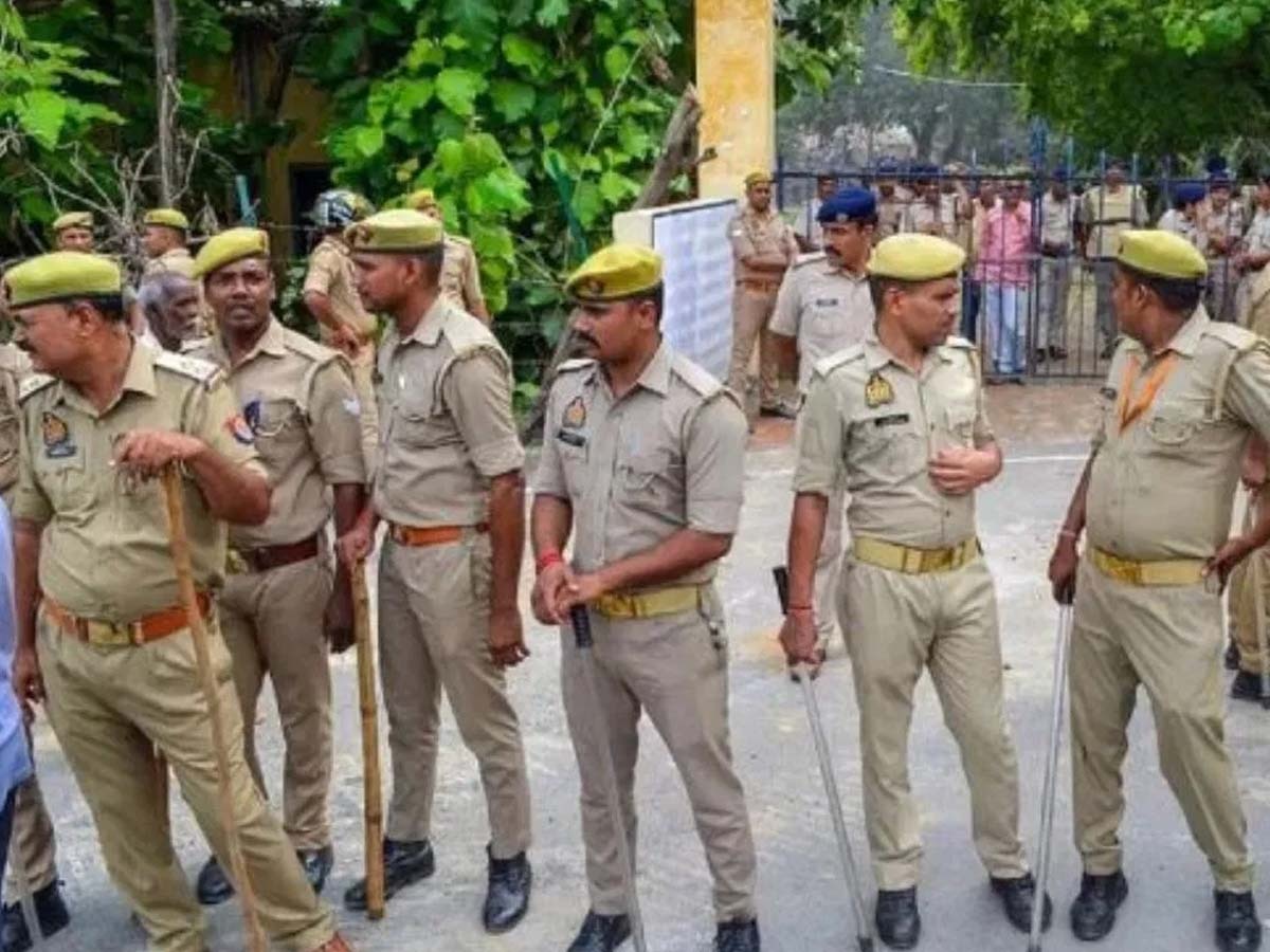 UP News: 'योगी' पुलिस में भर्ती के लिए देशभर के युवाओं में मची होड़, 28 राज्यों से आए 6 लाख से ज्यादा आवेदन