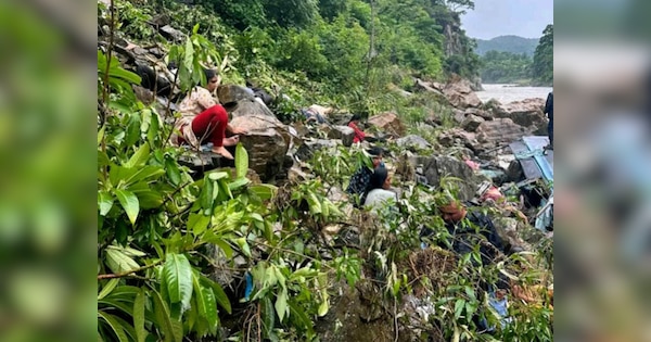 VIDEO: यूपी नंबर की बस नेपाल में नदी में गिरी, 14 की मौत, जानिए उत्तर प्रदेश का भी कोई यात्री था?