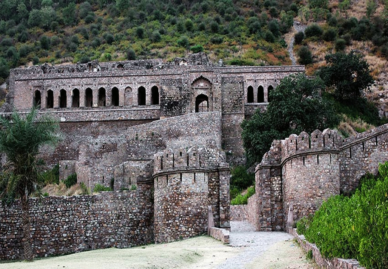 Souls of kings and queens come to visit these forts of Rajasthan
