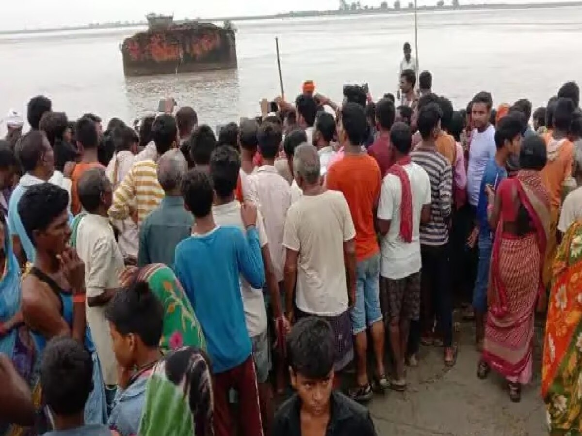 Bihar Boat Accident: बगहा की गंडक नदी में बड़ा हादसा, आधा दर्जन लोगों से भरी नाव पलटी