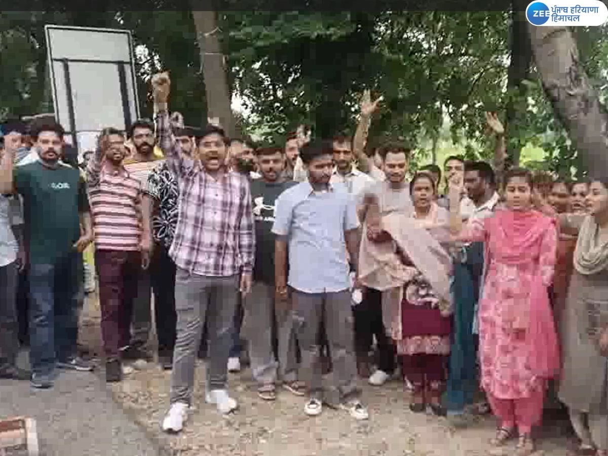 Teachers Protest: ਵਰ੍ਹਦੇ ਮੀਂਹ 'ਚ ਸਿੱਖਿਆ ਮੰਤਰੀ ਦੇ ਪਿੰਡ ਈਟੀਟੀ 5994 ਬੇਰੁਜ਼ਗਾਰ ਅਧਿਆਪਕਾਂ ਨੇ ਦਿੱਤਾ ਧਰਨਾ 