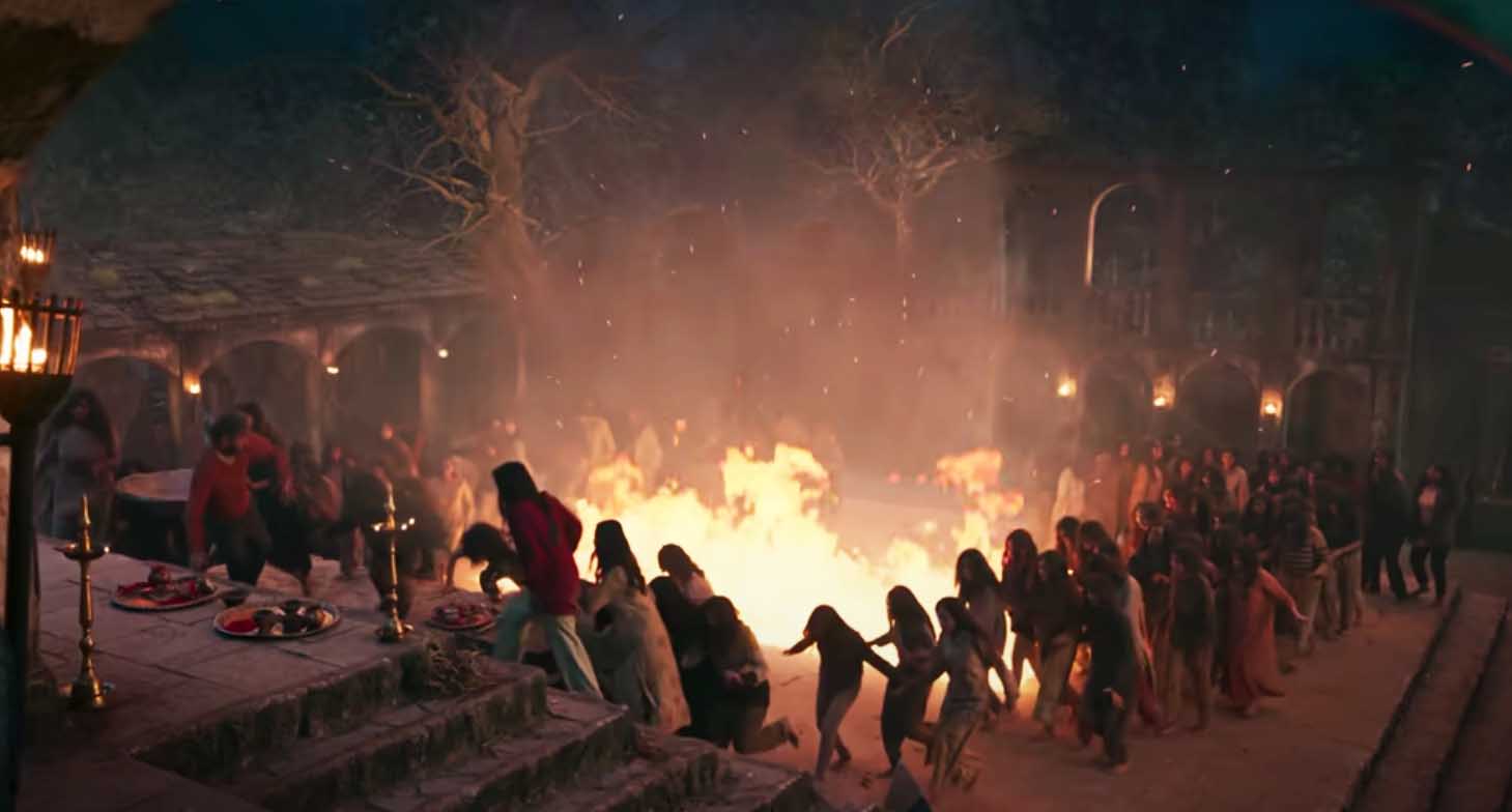 मीठा खिलाकर कर लेता है वश में