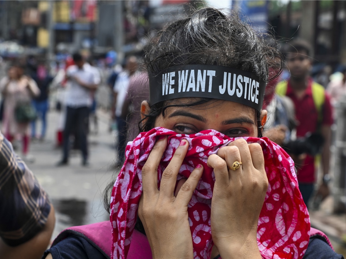 Kolkata: 'नेताओं के पास अपनी बेटियों की सुरक्षा के लिए अंगरक्षक होते हैं, हमारे पास नहीं'