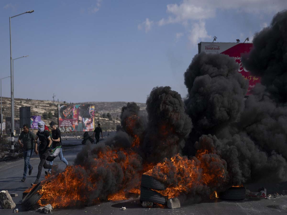 Israel Attack on West Bank: इजराइल का वेस्ट बैंक में जबरदस्त हमला, 9 लोगों की मौत Israel Attack on West Bank: इजराइल का वेस्ट बैंक में जबरदस्त हमला, 9 लोगों की मौत